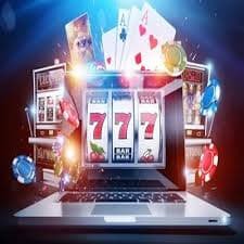 Pengguna dewasa membaca syarat dan ketentuan platform hiburan digital gerbang88 di layar laptop